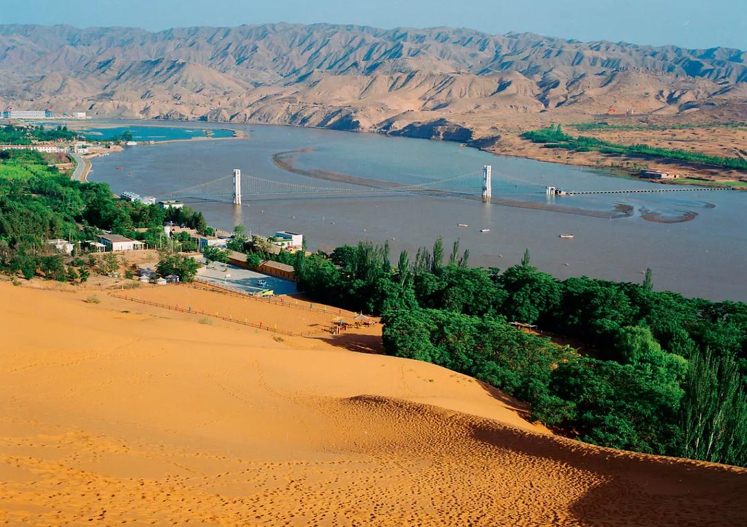 外交部发言人就宁夏相关评论文章发表观点